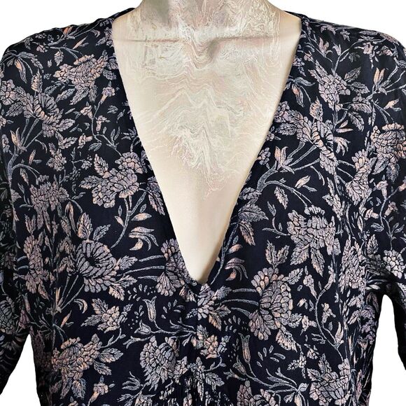 Lucky Brand Womens V-Neck Batik Floral Peplum Top Sz Small Stretch Dark Navy - Picture 2 of 12